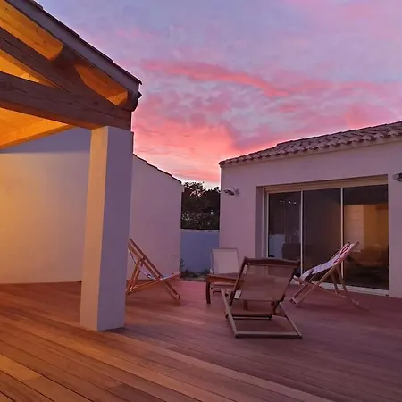 Casa vacanze Maison Familiale En Version 10 Pers. A 300 M L'Epine (Vendee)