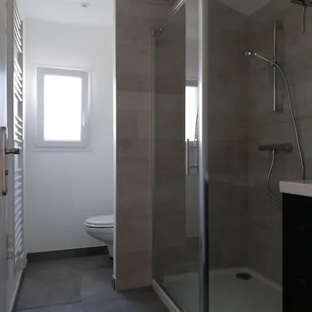 Maison Familiale En Version 10 Pers. A 300 M