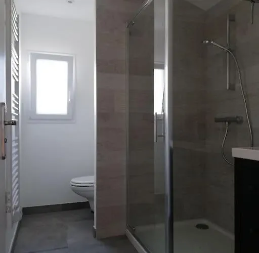 Maison 4 10 Personnes A Pied A 300 M